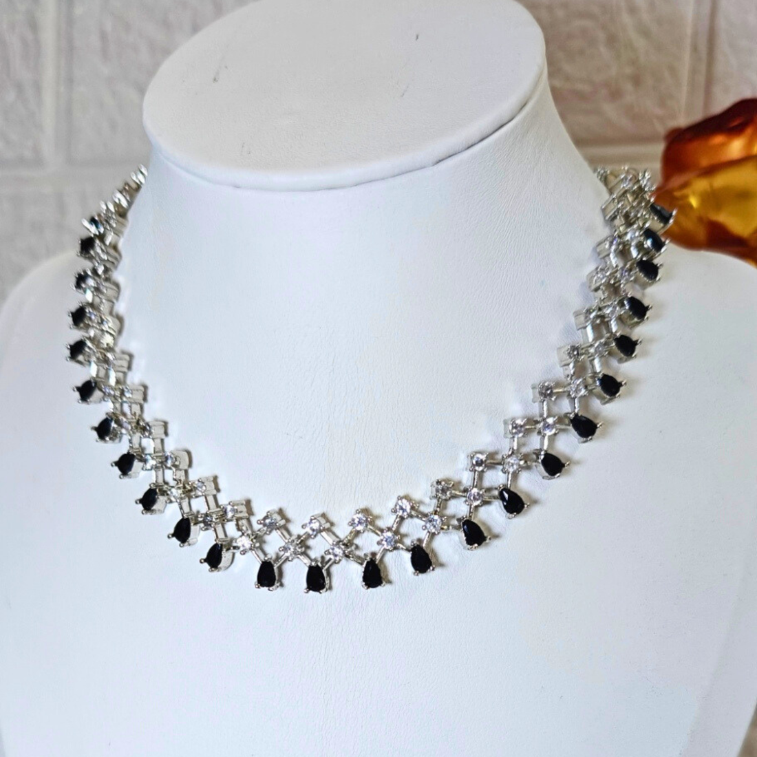 AD Net Pattern Necklace & Earrings Set