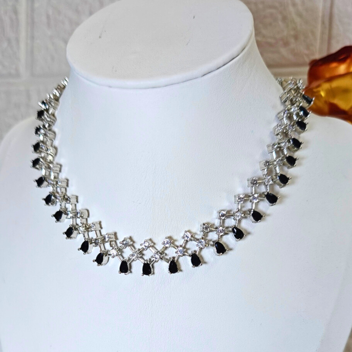 AD Net Pattern Necklace & Earrings Set