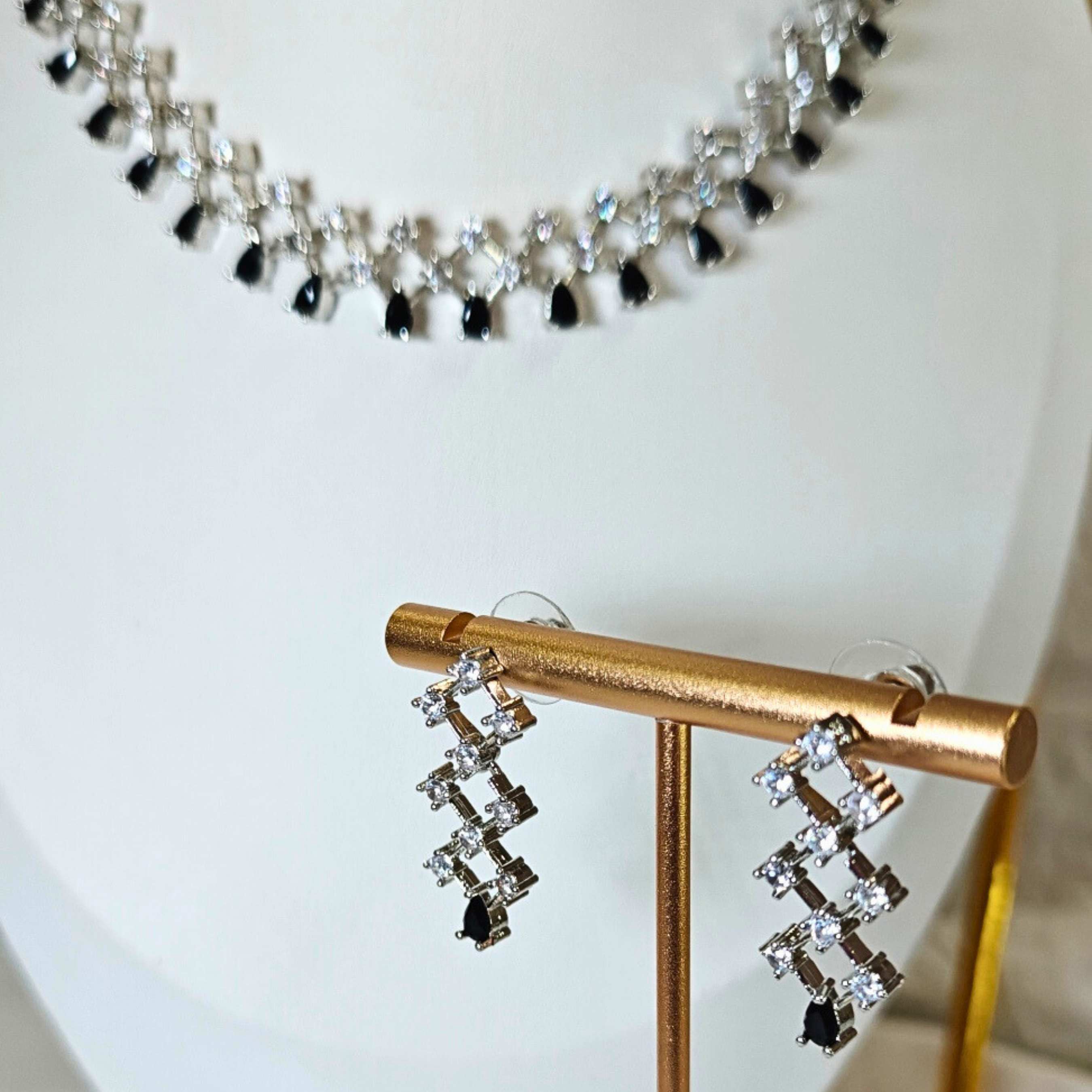 AD Net Pattern Necklace & Earrings Set