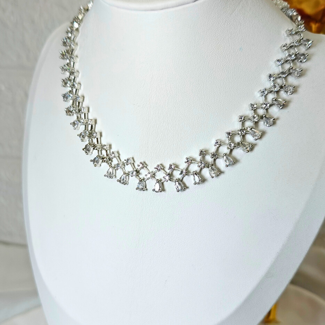 AD Net Pattern Necklace & Earrings Set